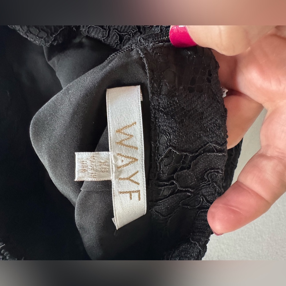 WAYF Elegant Black Lace Garment